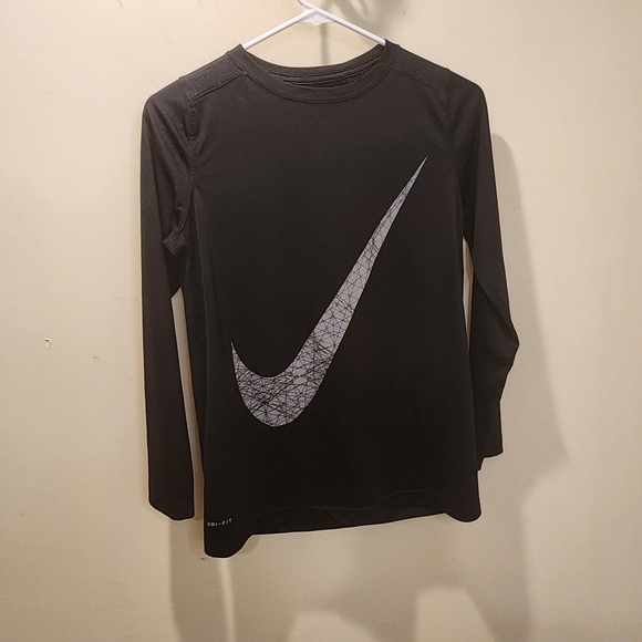 Nike women,s Black Athletic Short 3/4 sleeves size L - Picture 4 of 11